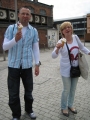 Salīdzinot ar Londonu, Bristoles saldējumu porcijas ir lielākas. Šeit Normunds un Ingūna.